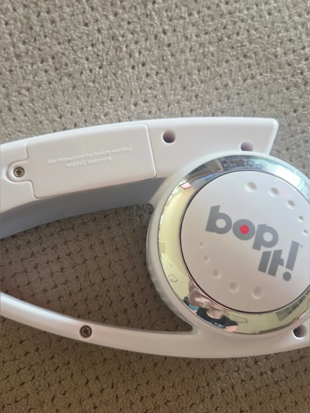 Bop It! Electronic Handheld Game White Shout Twist Pull Hasbro 2008 Tested Works